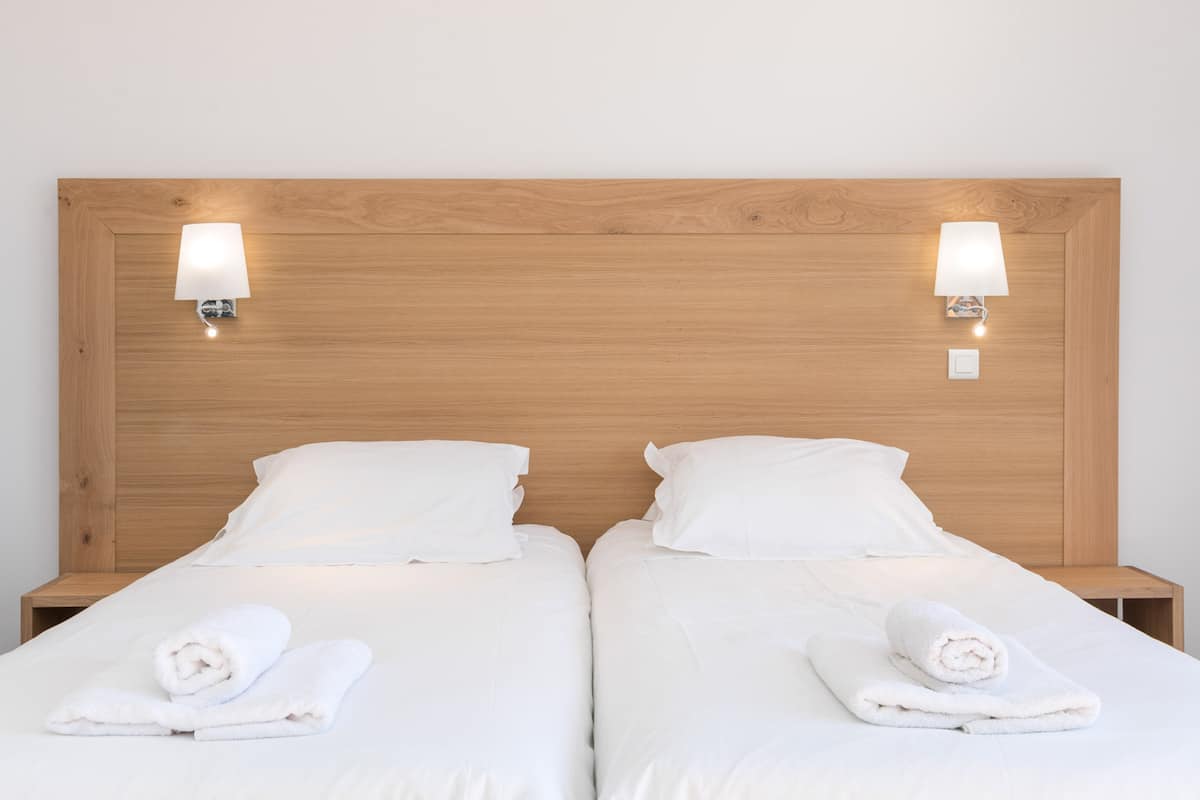 Détail tête de lit en chêne