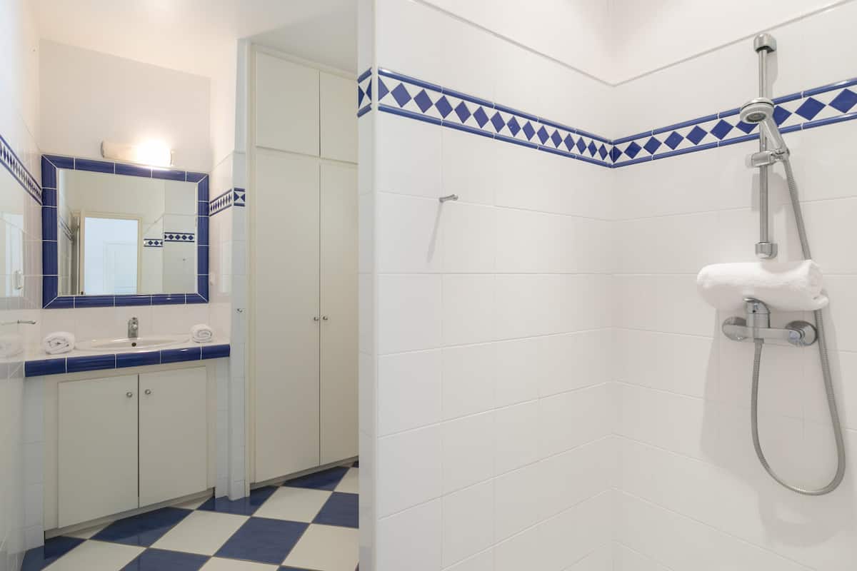 Salle de bain carreaux traditionnels