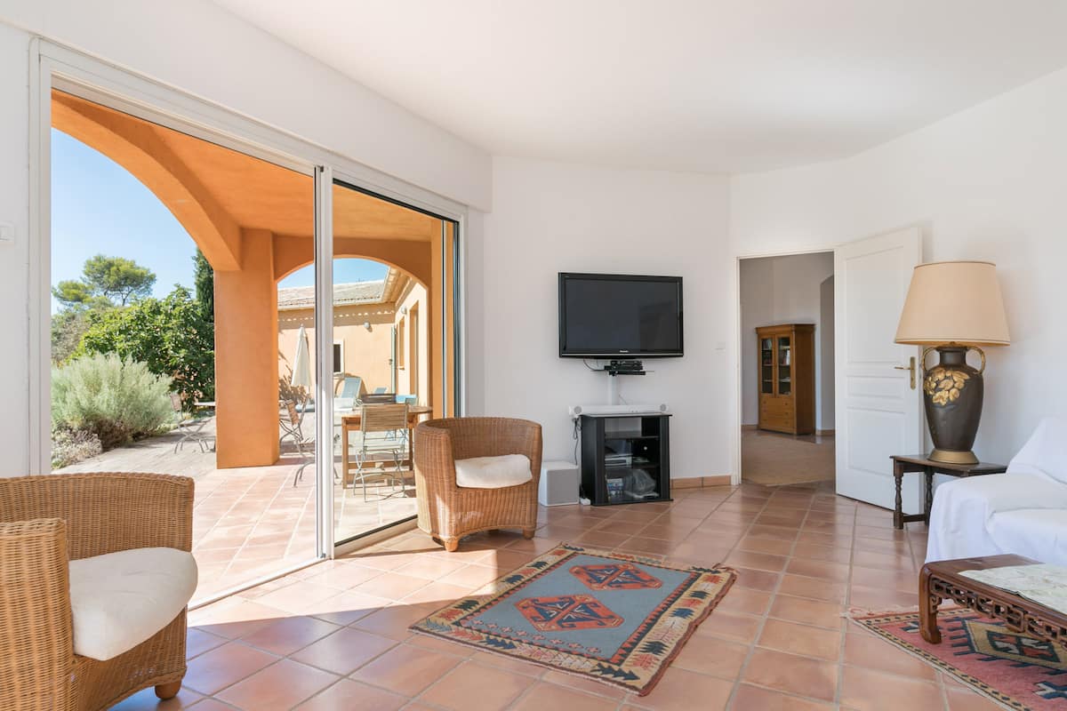 Salon ouvert sur la terrasse